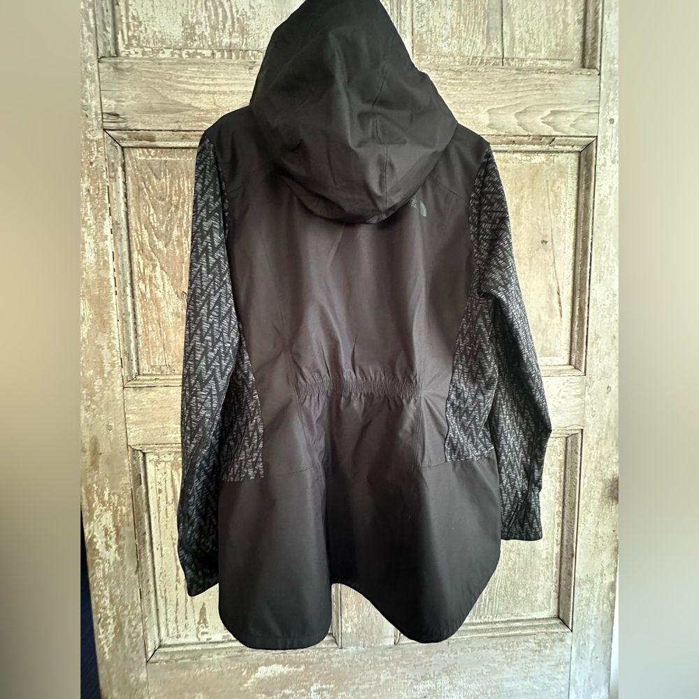 The North Face Women's Black Utility Jacket - Picture 4 of 4